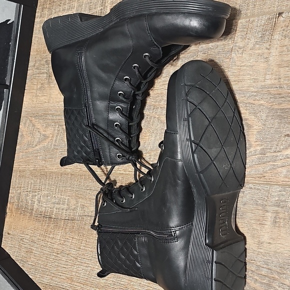 Munro Quilted Black Moto Boots - Picture 9 of 10